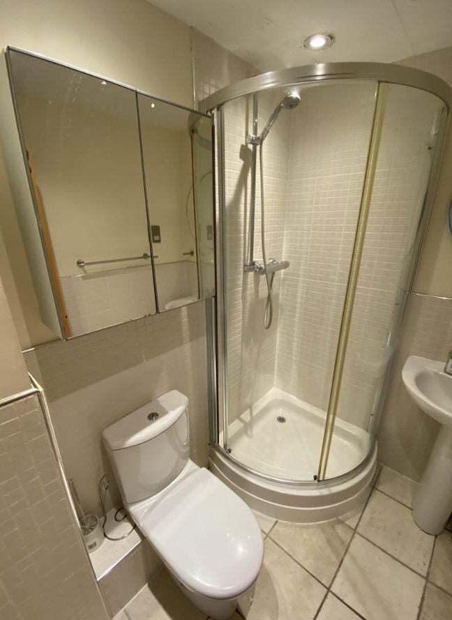 Ensuite for rent in 2bhk appartment Main Photo