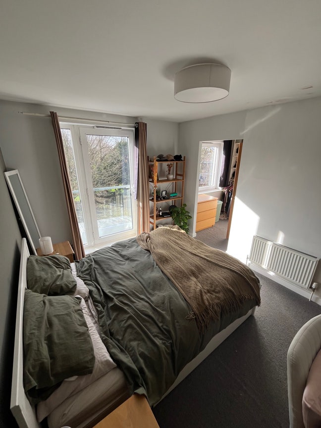 Lease Takeover - Large Couples Room Ensuite  Main Photo