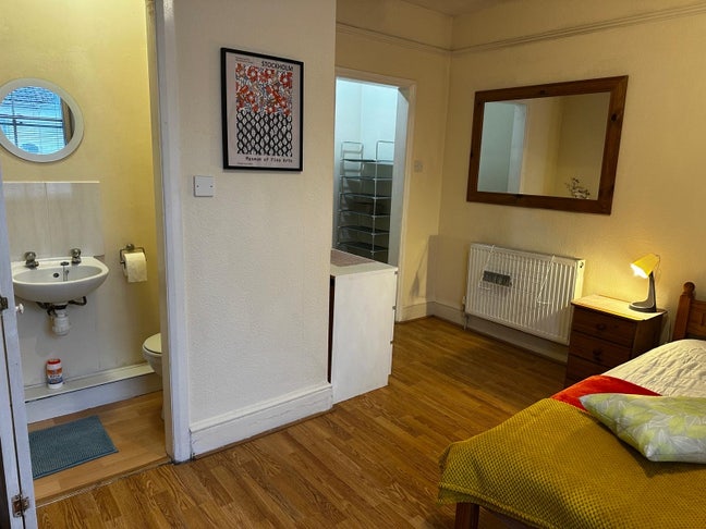 Super en-suite room Town Centre 22 Nov £675/m Main Photo
