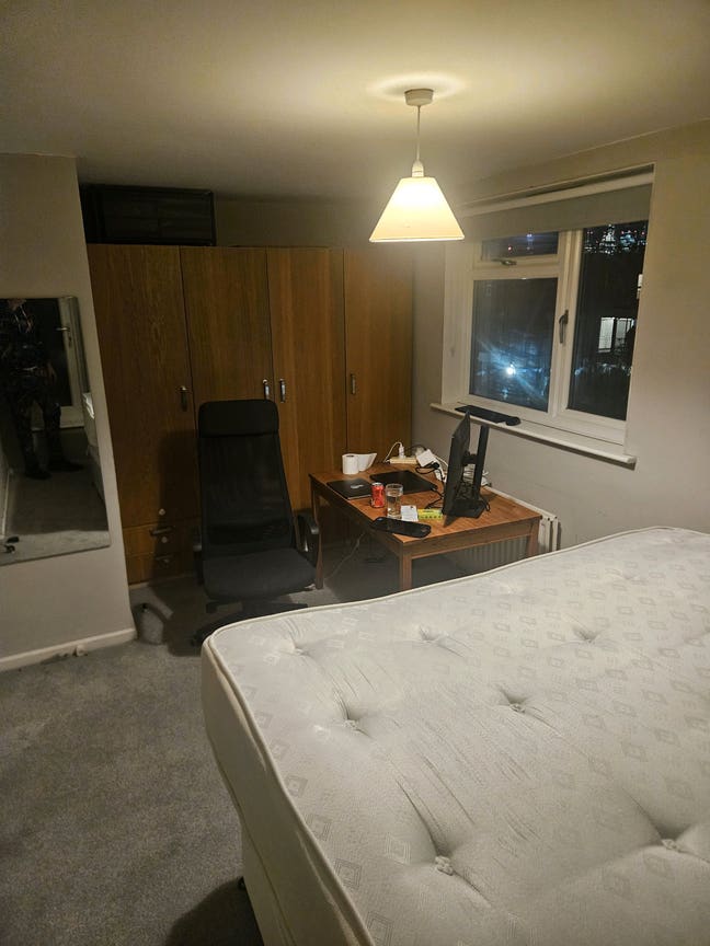 Huge master bedroom in 2 bed flat in bethnal green Main Photo