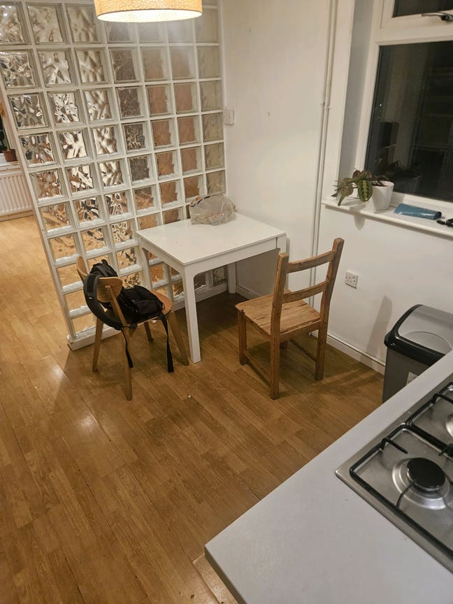 Nice room in large 2.5 bedroom flat bethnal green Main Photo