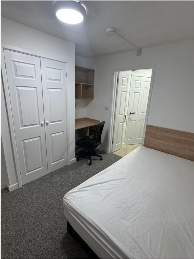 Studio - Tenancy takeover needed Main Photo