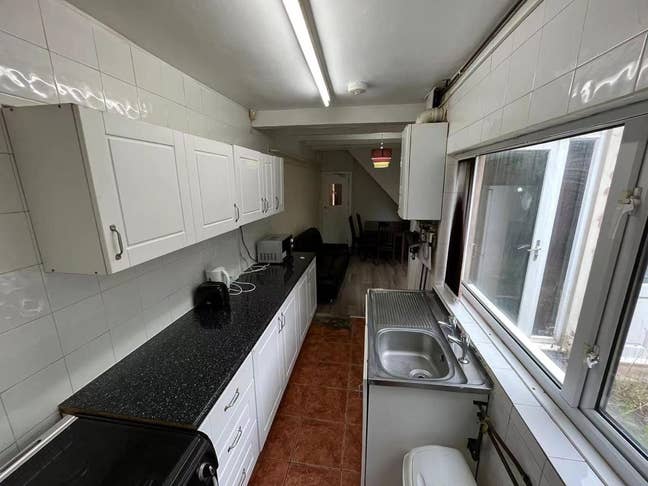 🏠 Single Room for Rent – Female Only | 68 Gleave  Main Photo