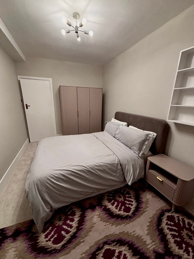 Double Bedroom in 2 Bed Flat, Marleybone High St Main Photo