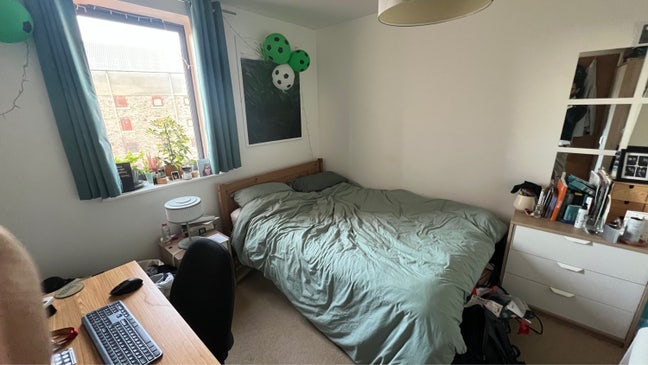 Room in Pennywell Road Main Photo