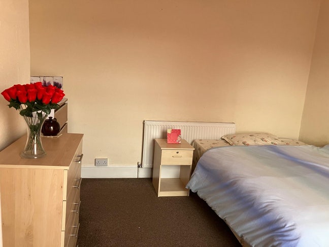 Looking tenants for a big double bedroom  Main Photo