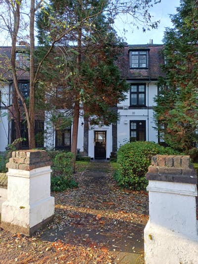 Spacious ensuite room, near station & river Main Photo