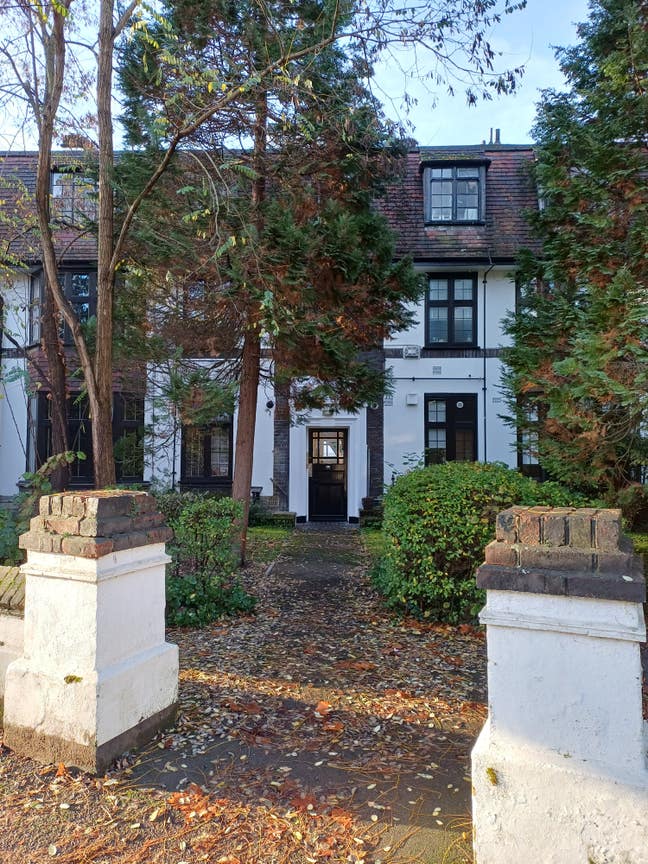 Spacious ensuite room, near station & river Main Photo