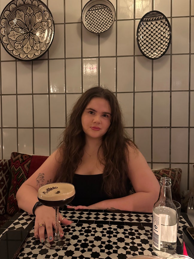 I am a professional female aged 24. I am look... Main Photo