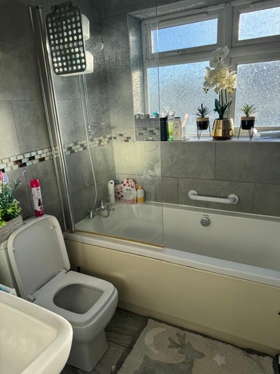 Looking for a lovely, warm housemate to live with  Main Photo