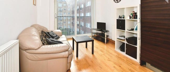 Beautiful bright and  modern apartment  Wallington Main Photo