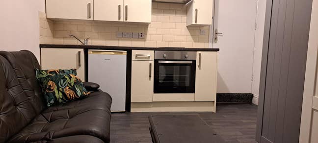 Refurbished modern studio in Fishponds.  Main Photo