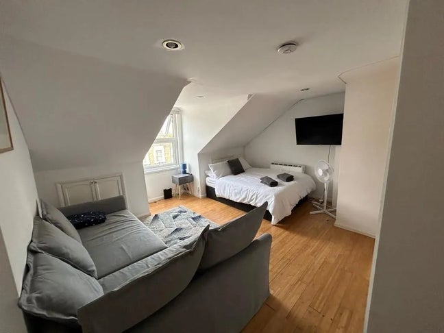 Studio Flat 15 Mins to Liverpool Street!  Main Photo