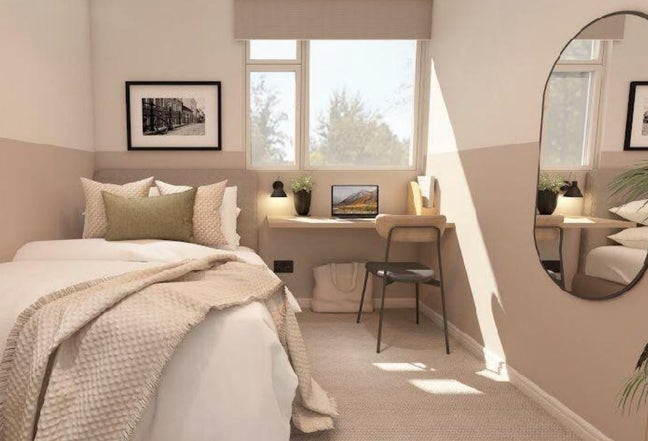 Luxury refurbished house with 1 room available  Main Photo