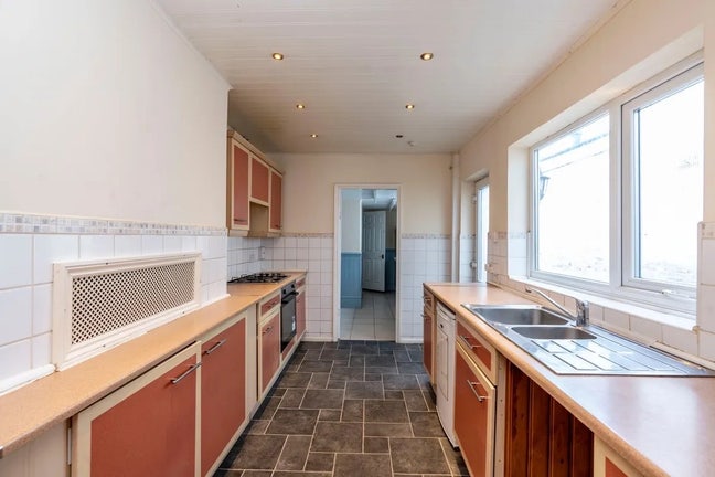 We Are Pleased to Offer This 4 Bedroom House Main Photo