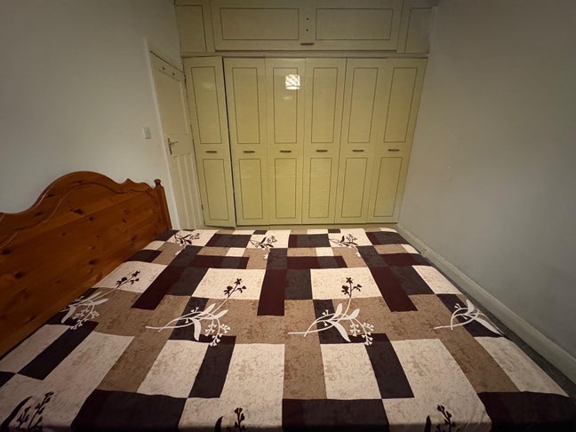 Looking for one boy for shared room  Main Photo