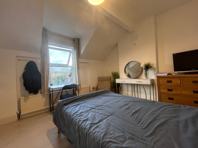 Spacious & Cosy Double in Character Period House Main Photo