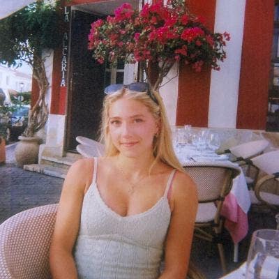 Professional Female seeks a double room Main Photo