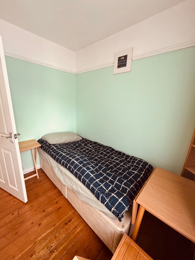 Nice and bright room, great location  Main Photo