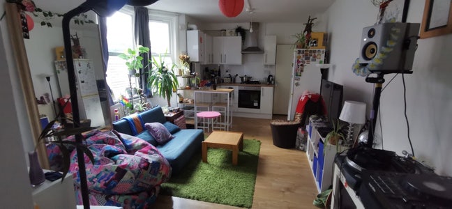 Double Room - no deposit.  Great area  Main Photo