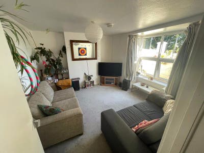 Bright double room in friendly home Main Photo