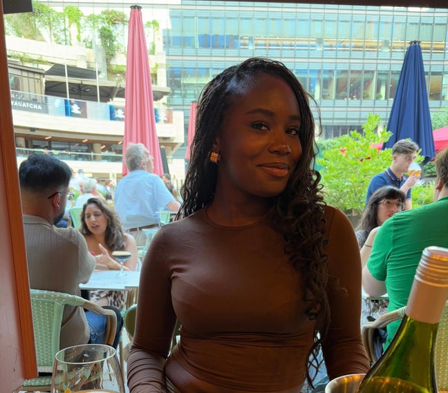 Professional Female seeks an en-suite double room  Main Photo