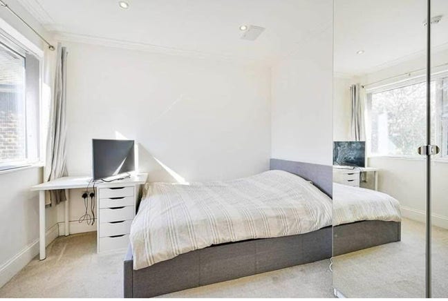 Stunning Chiswick with private parking 24E Rm3 Main Photo