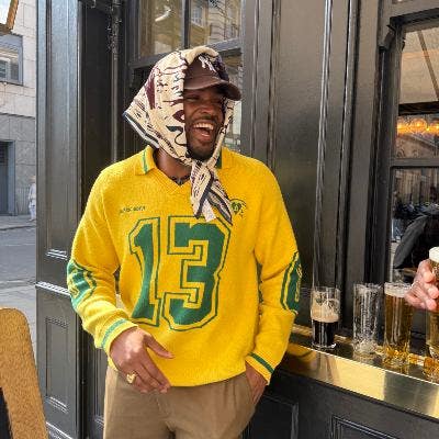 Professional Male seeks a double room Main Photo