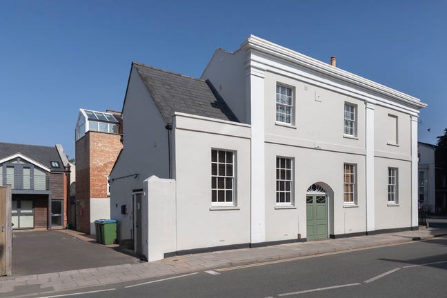 Centrally located 1-bed flat in Cheltenham Main Photo