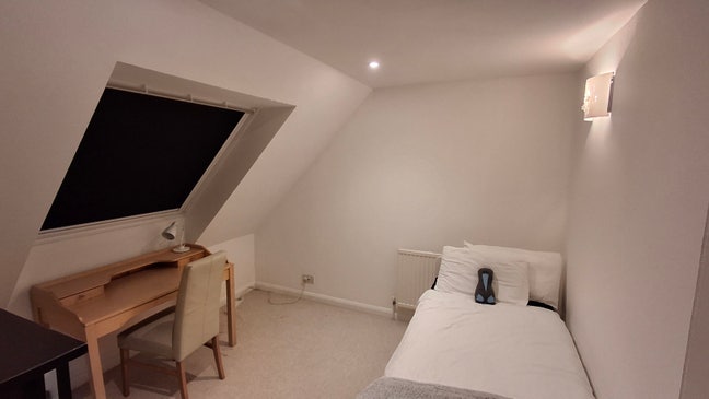 Small room with large garden, kitchen and lounge Main Photo