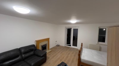 Large Double Room Available - Oxley Park Main Photo