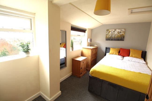 🏡 Bright Double Room £1 for 1st Month rent! Main Photo