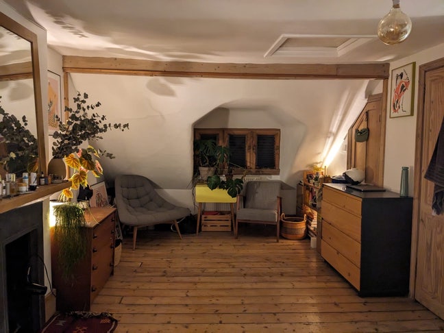 Amazing Attic Room overlooking park Main Photo