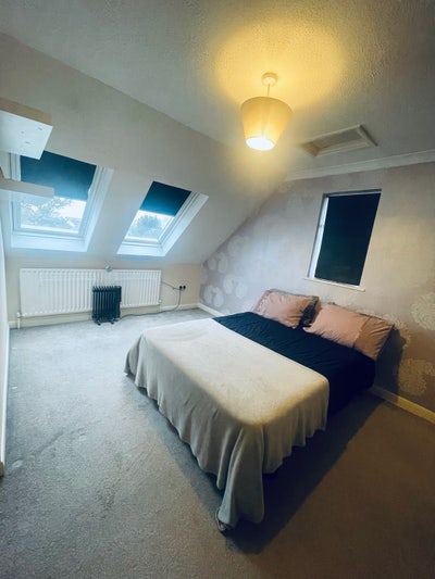Double room to rent female preferred Main Photo