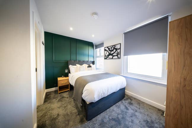 Luxury Double En-suite Room in Shared House Main Photo