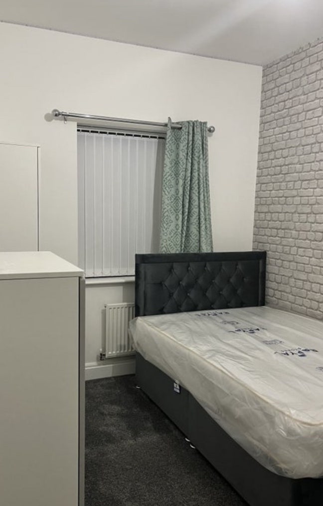 Room to let in townhouse Main Photo