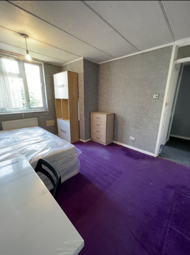 Cheap Double Room Available Mins Walk From Station Main Photo