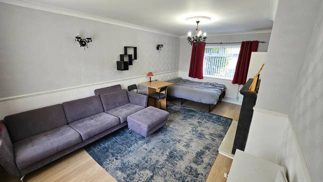 One double bedroom ground flooor  Main Photo