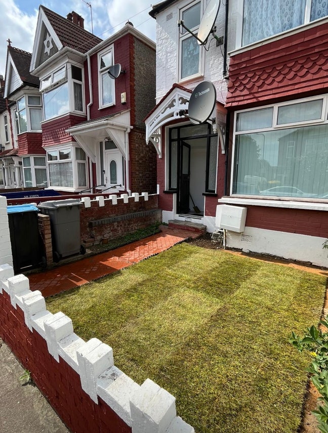 Viewing highly recommended. No couples. New refurb Main Photo