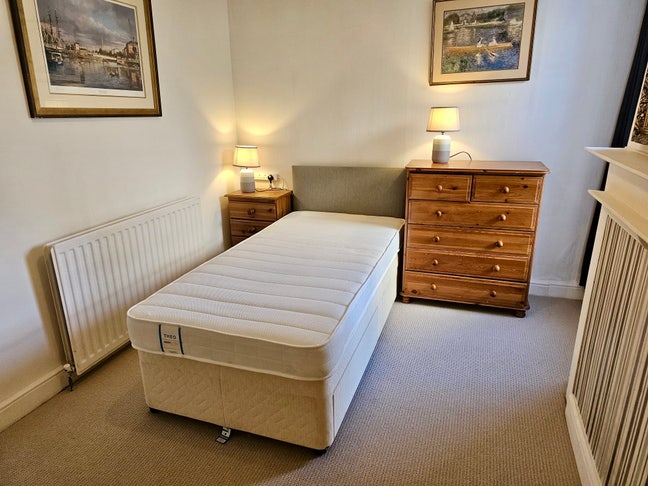 Bright Single Room in Branksome House Share Main Photo