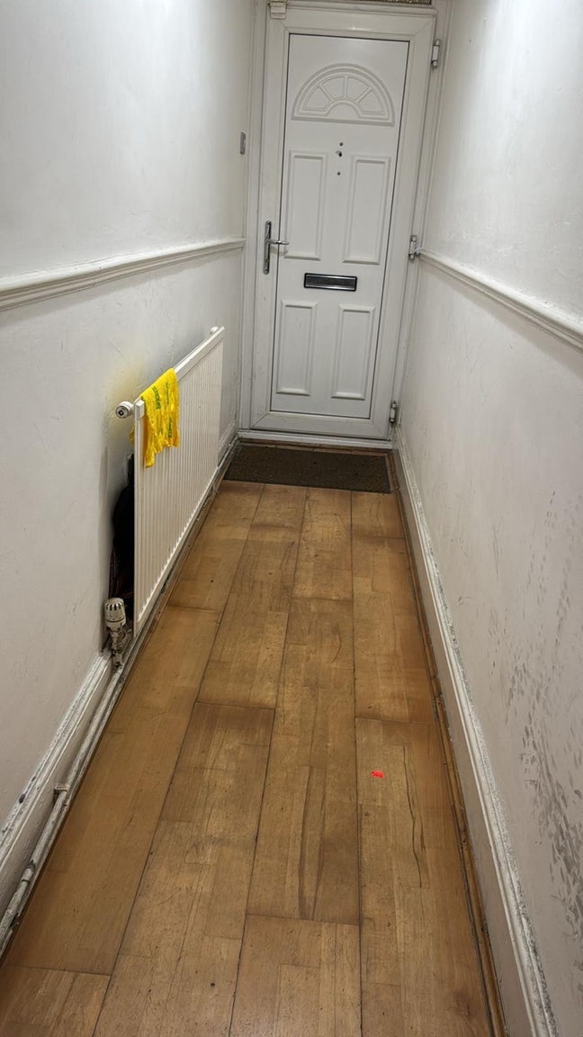 Bright & Spacious Room – Great Location Main Photo