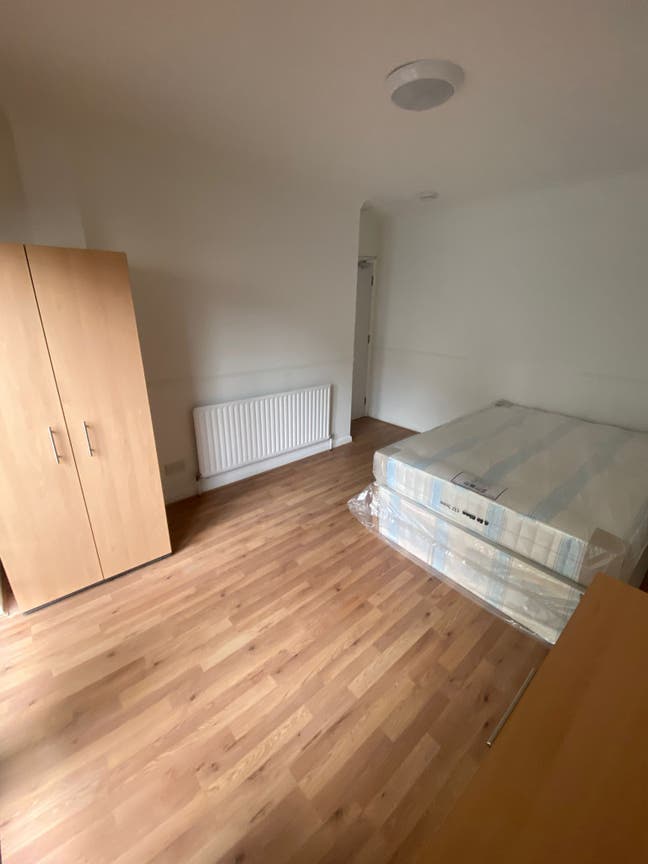 ** New Doubles - Kingston - Available ** Main Photo