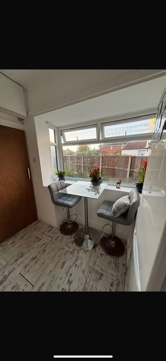 Double room in a house share  Main Photo