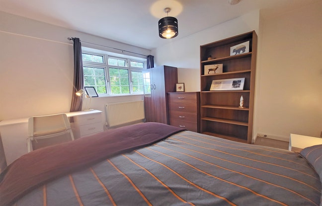 Large Double in social House by Stepney Green Park Main Photo