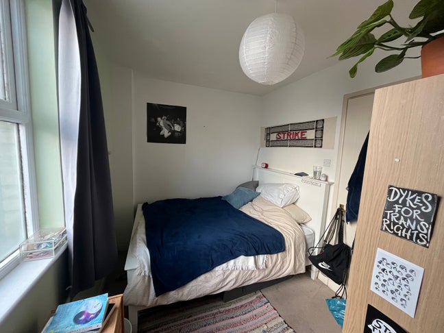 2 double rooms available in LGBT+ house in stepney Main Photo