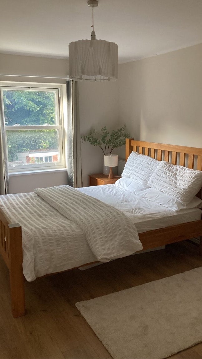 Cosy Double bedroom 5 min walk to Forest Gate stn. Main Photo