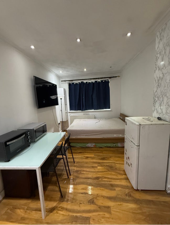 Fully furnished studio  Main Photo