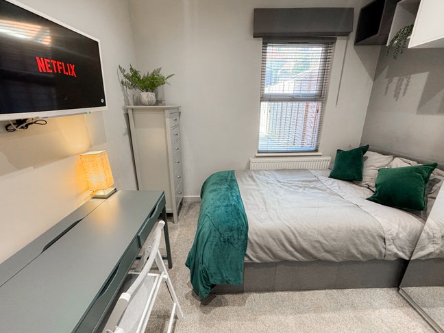 En-suite Room - Walking Distance to Reading Town Main Photo
