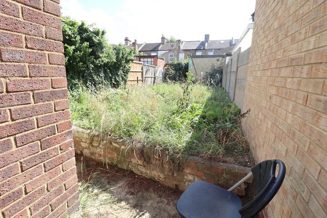 Beautiful Double Room in Upton Park/Wantead Park Main Photo