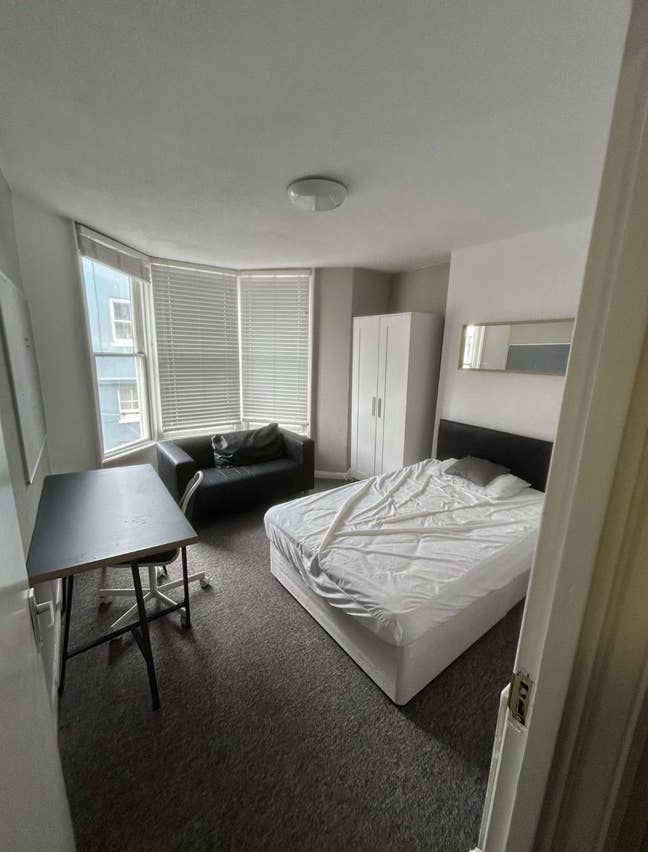 One Double Bedroom with Sea View in Kemptown Main Photo